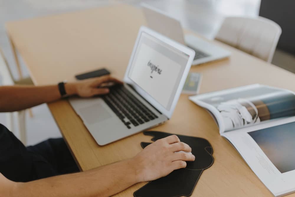 3 Metode Sederhana untuk Membersihkan Mousepad