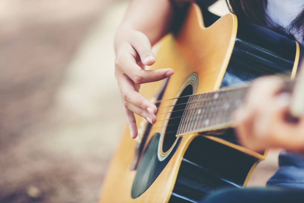 Tips Membersihkan Gitar Akustik yang Kamu Harus Tahu !